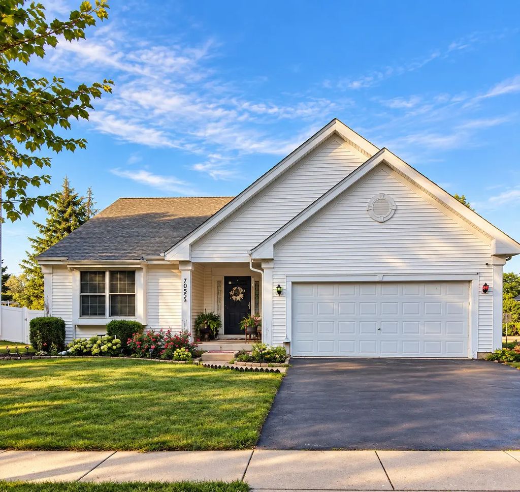 7055 Nathan Lane, Carpentersville