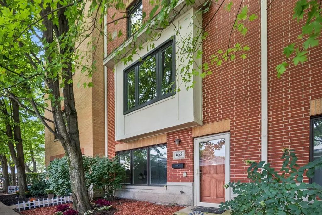 1192 Clarence Avenue 7, Oak Park