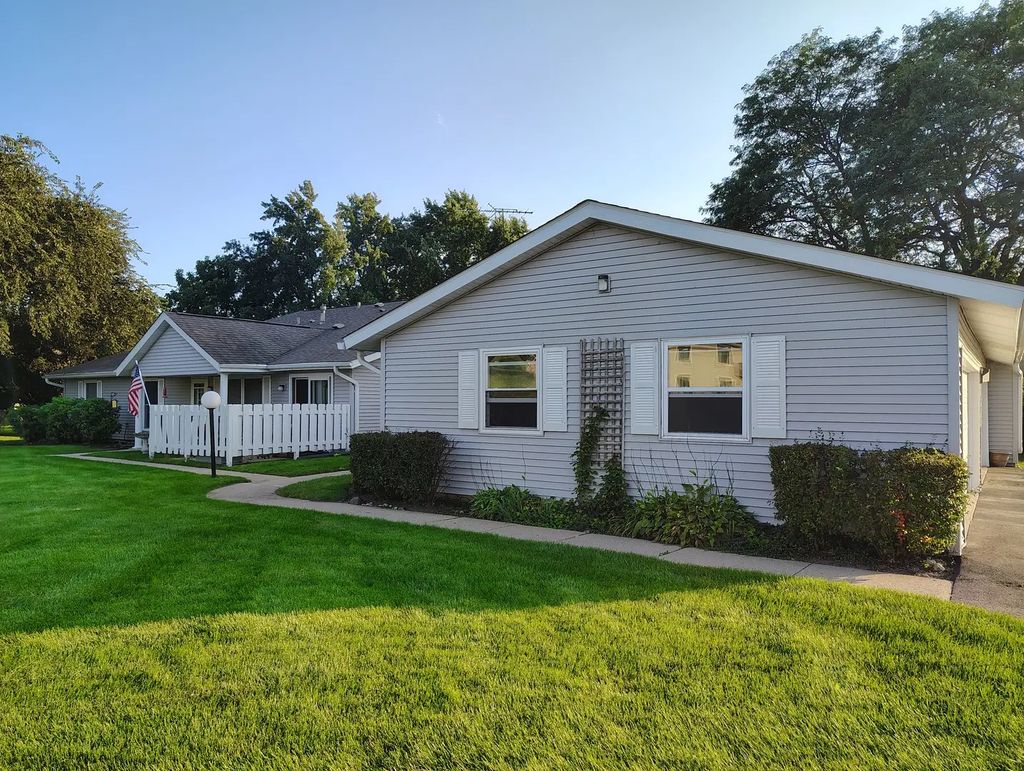 5205 Woodmar Court C, McHenry, 60050