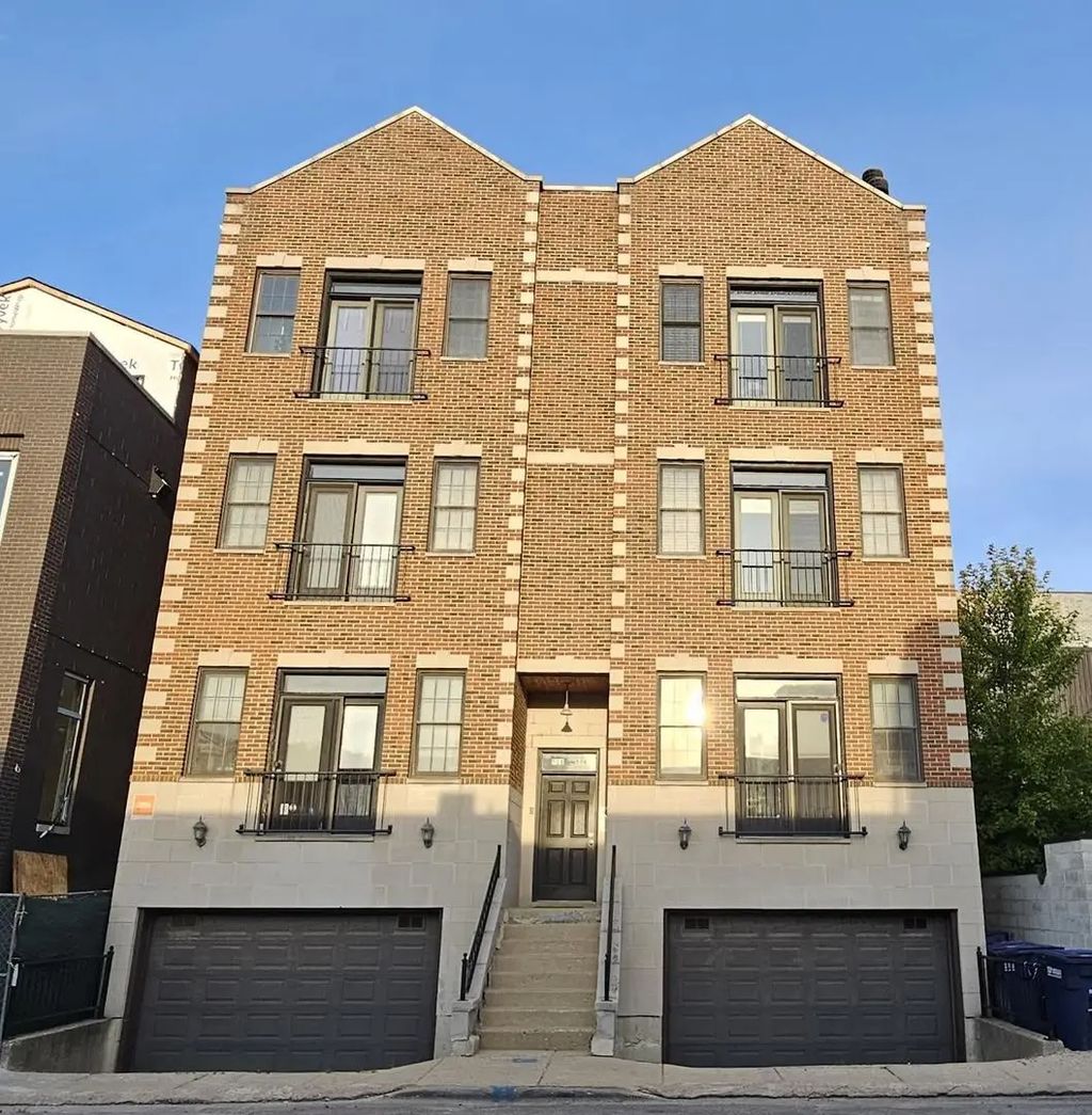 511 N Hartland Court 2n, Chicago