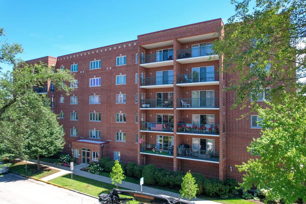 1325 Perry Street 402, Des Plaines, 60016