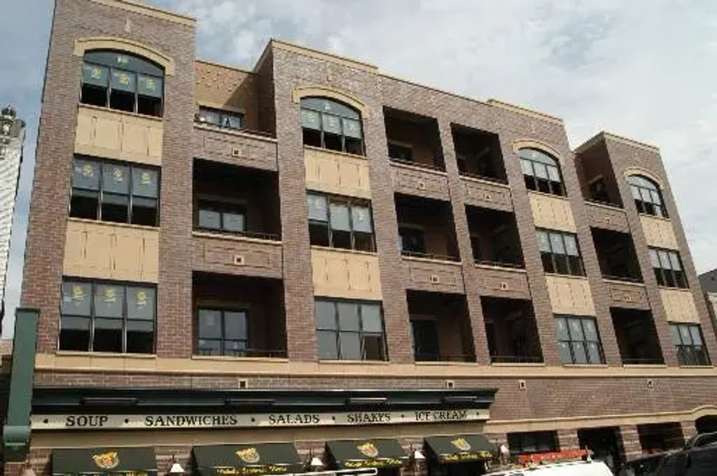 918 W Belmont Avenue 208, Chicago, 60657