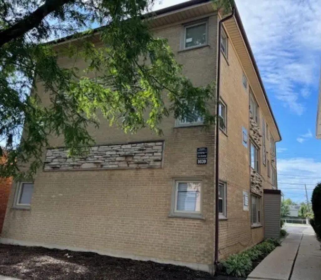 8039 Grand Avenue 1s, River Grove
