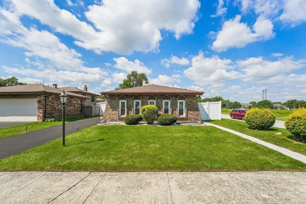 17808 S Hickory Street, Lansing