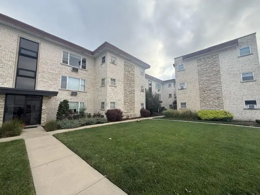 5779 N Northwest Highway 103, Chicago, 60631