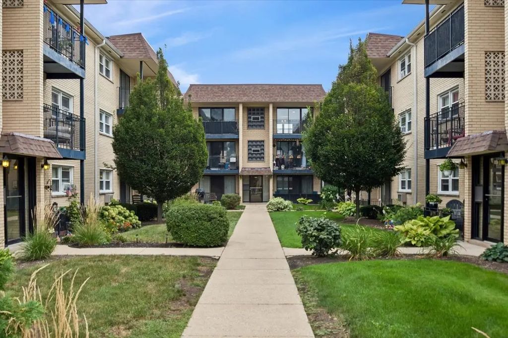 6551 N Harlem Avenue 3s, Chicago