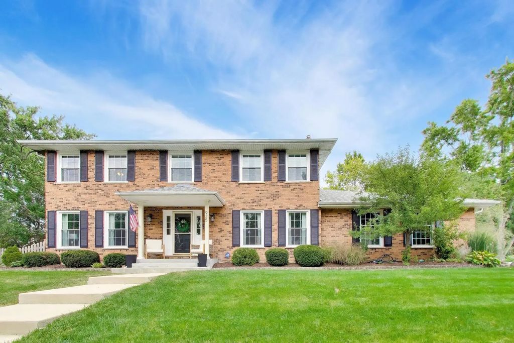 925 Hidden Lake Road, Naperville