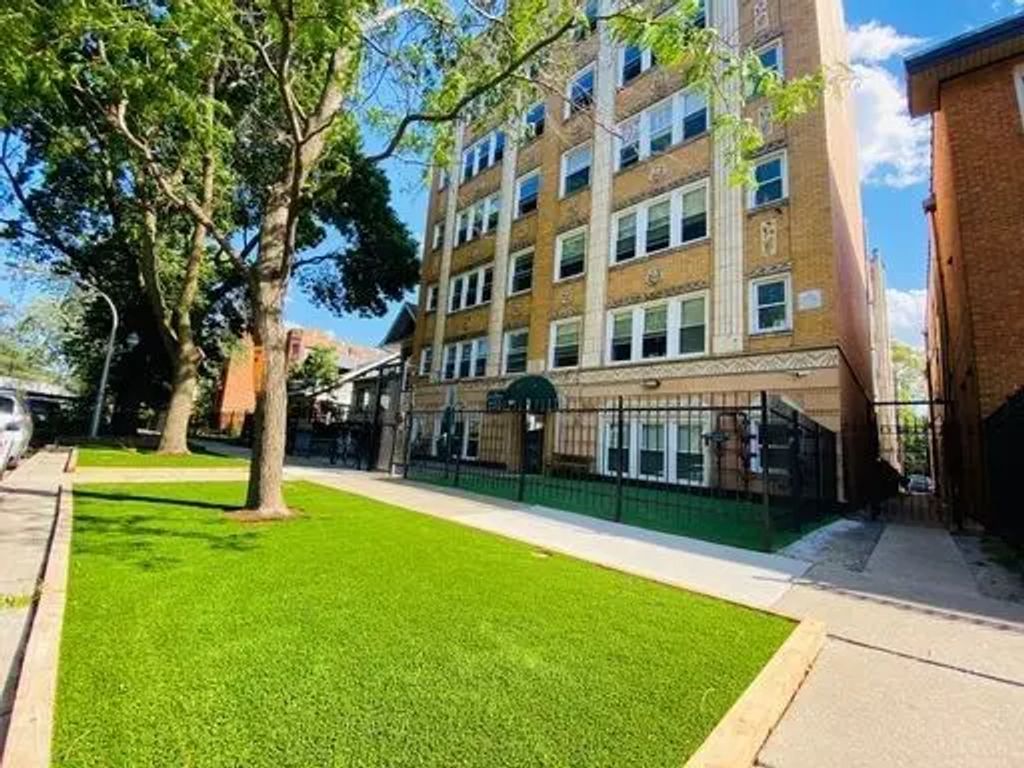 1521 W Sherwin Avenue 503, Chicago