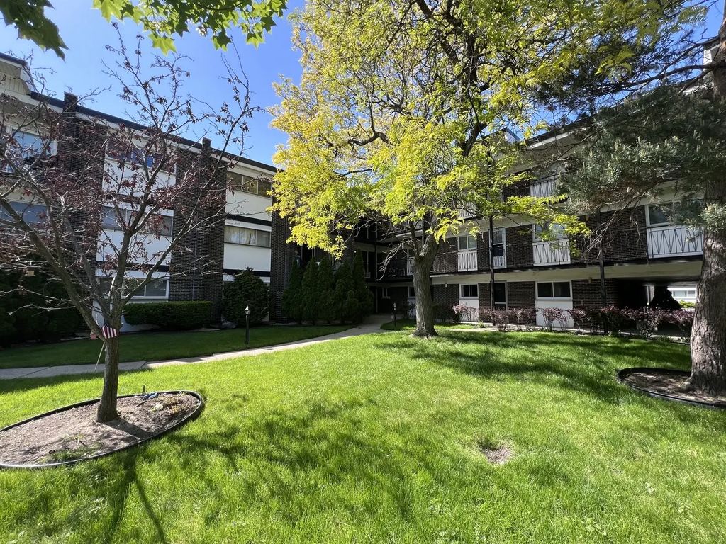 10125 Cherry Parkway 203, Skokie, 60076
