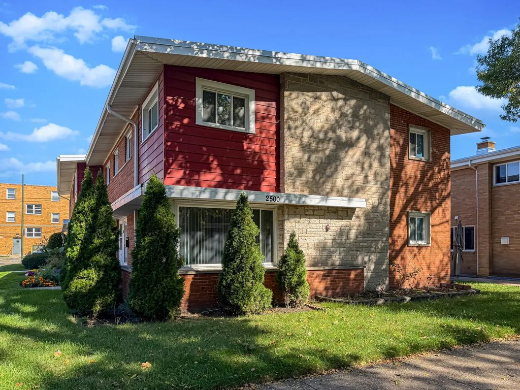 2500 W Birchwood Avenue A, Chicago