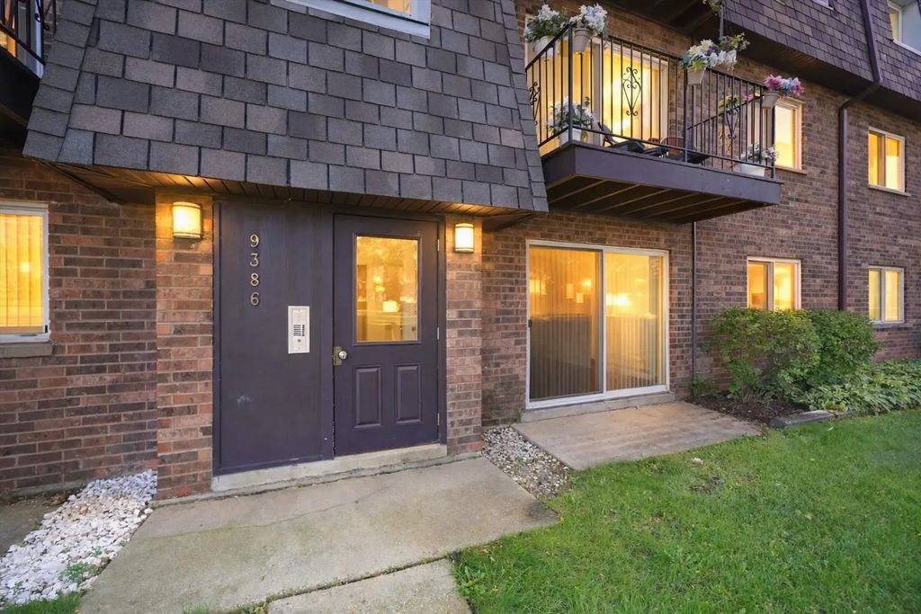9386 Bay Colony Drive 1s, Des Plaines