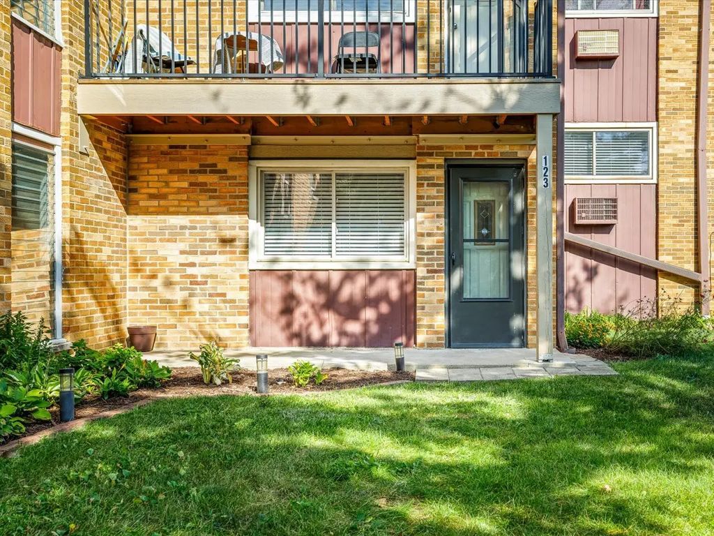212a Collen Drive 123, Lombard