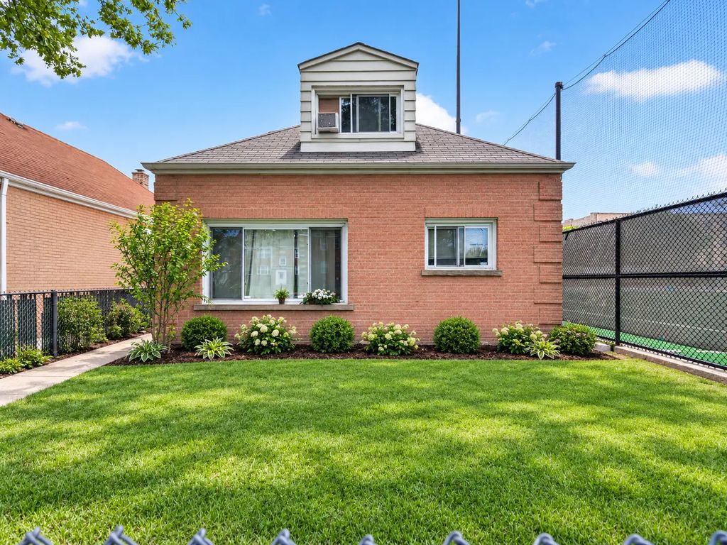2130 W Highland Avenue, Chicago, 60659