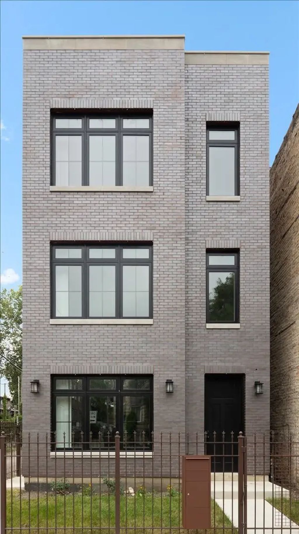 2821 W Walnut Street, Chicago