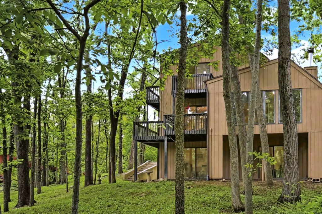 1309 Wildwood Lane, Mahomet