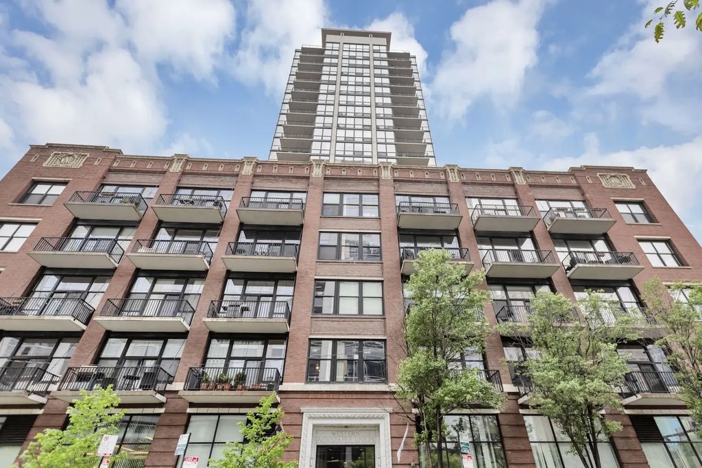 210 S Desplaines Street 1102, Chicago, 60661