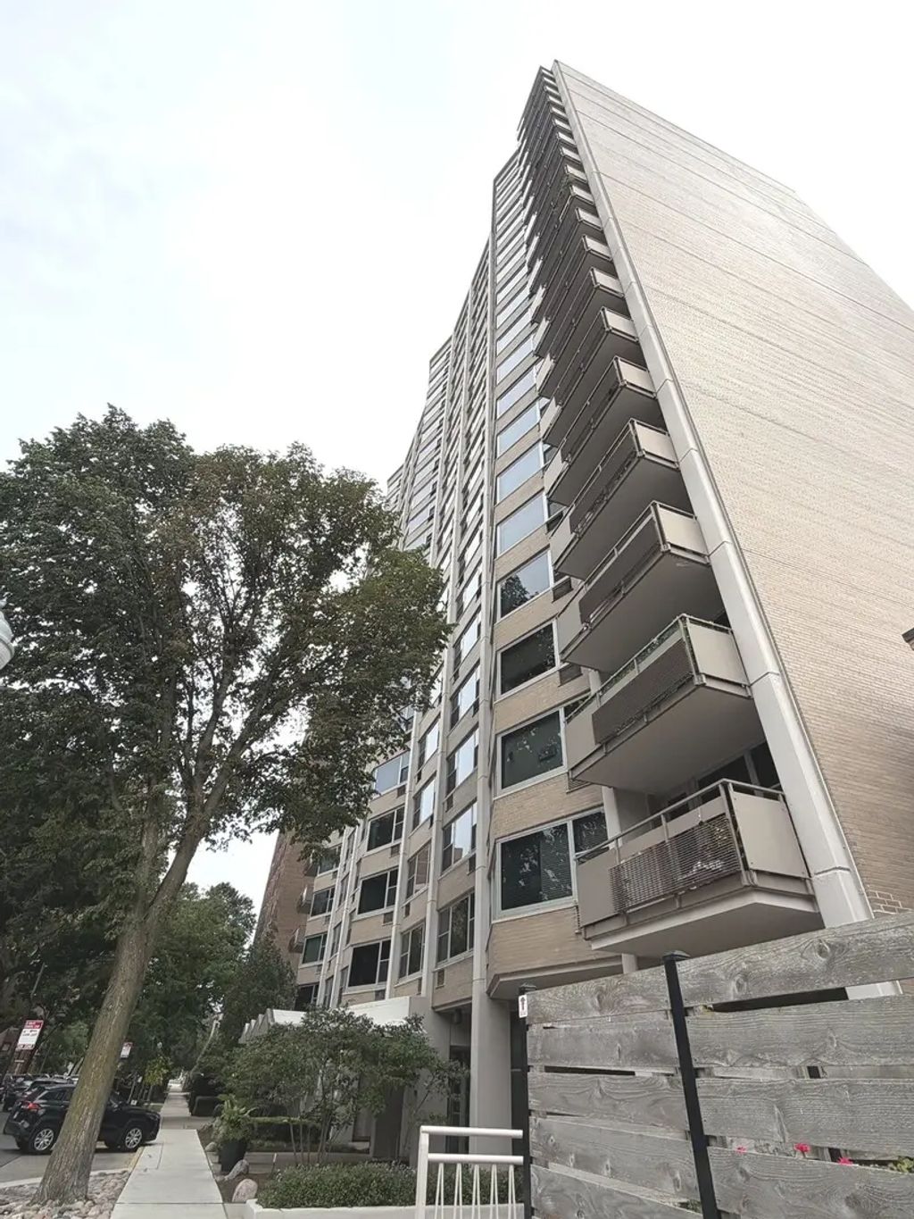 555 W Cornelia Avenue 503, Chicago