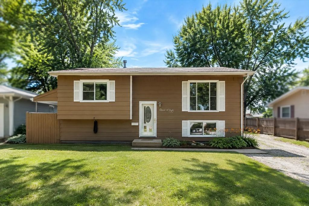 1108 E 5th Street, Sandwich