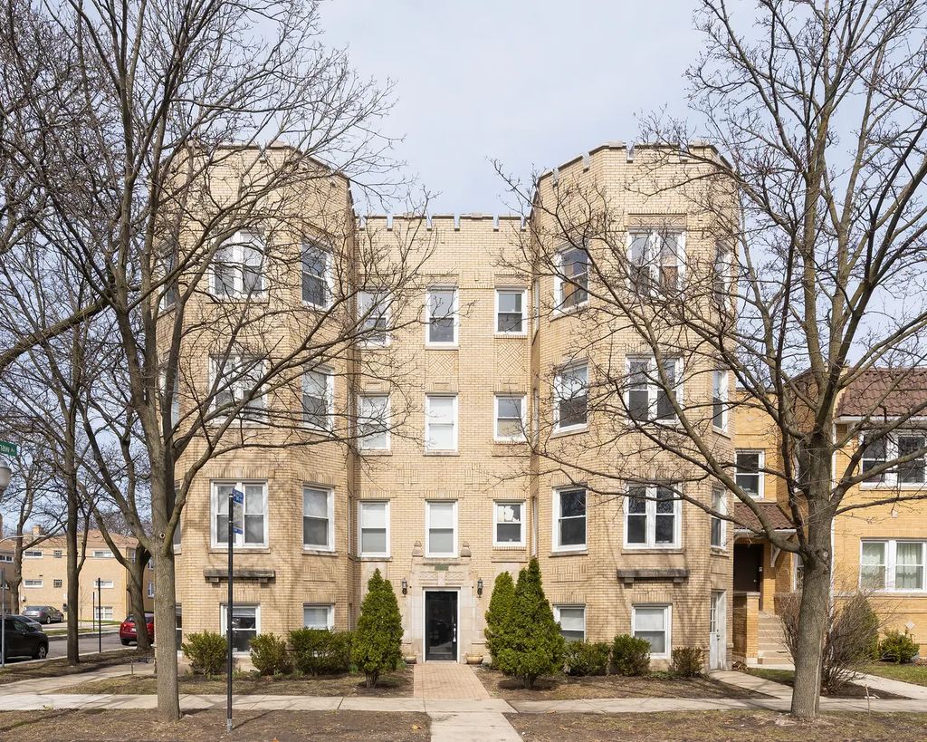 2656 W Lunt Avenue 1, Chicago, 60645