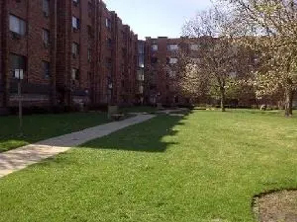 5310 N Chester Avenue 209, Chicago