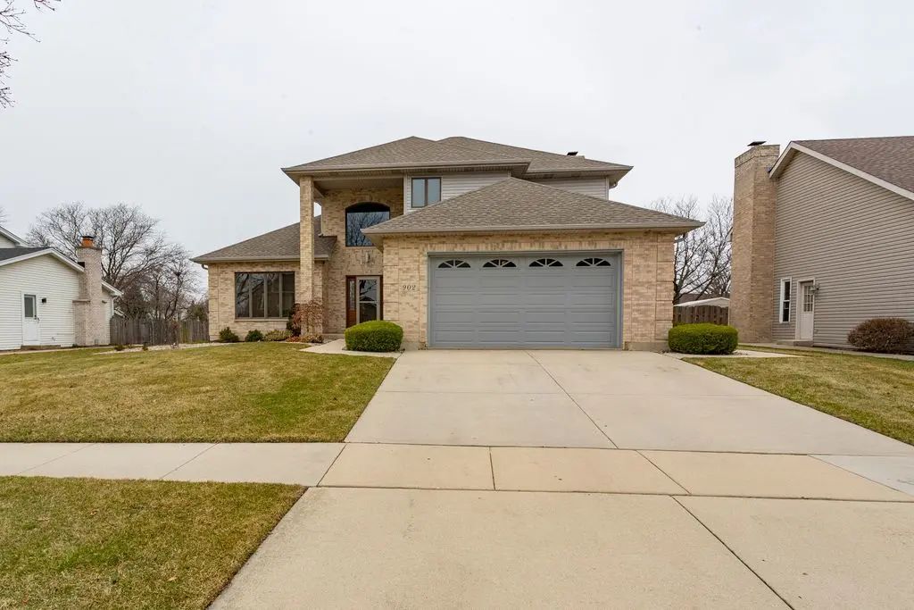 902 Somerset Drive, Carol Stream