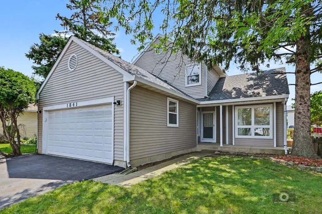 1841 Grosse Pointe Circle, Hanover Park