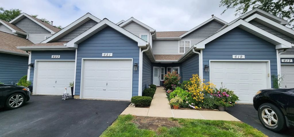 621 Woodhaven Drive, Mundelein