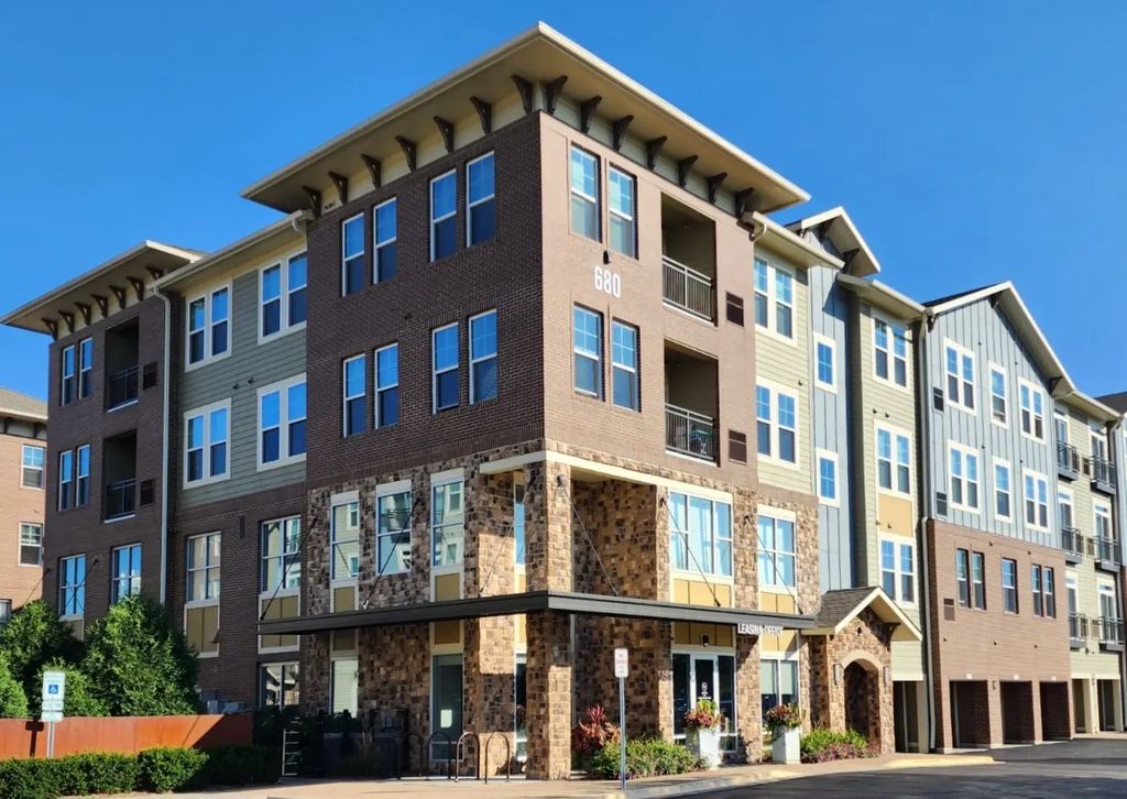 680 E Algonquin Road 2201, Schaumburg