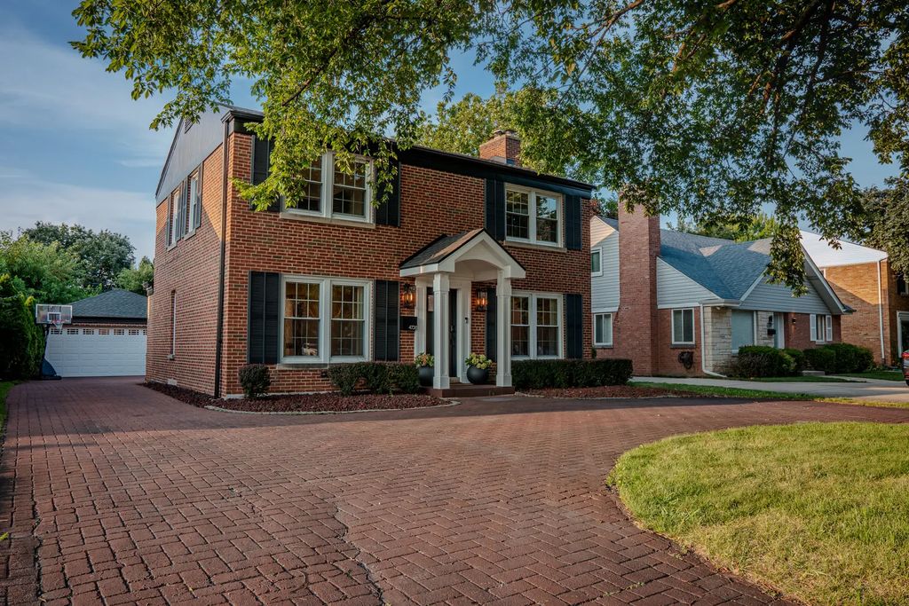 4738 W Pratt Avenue, Lincolnwood