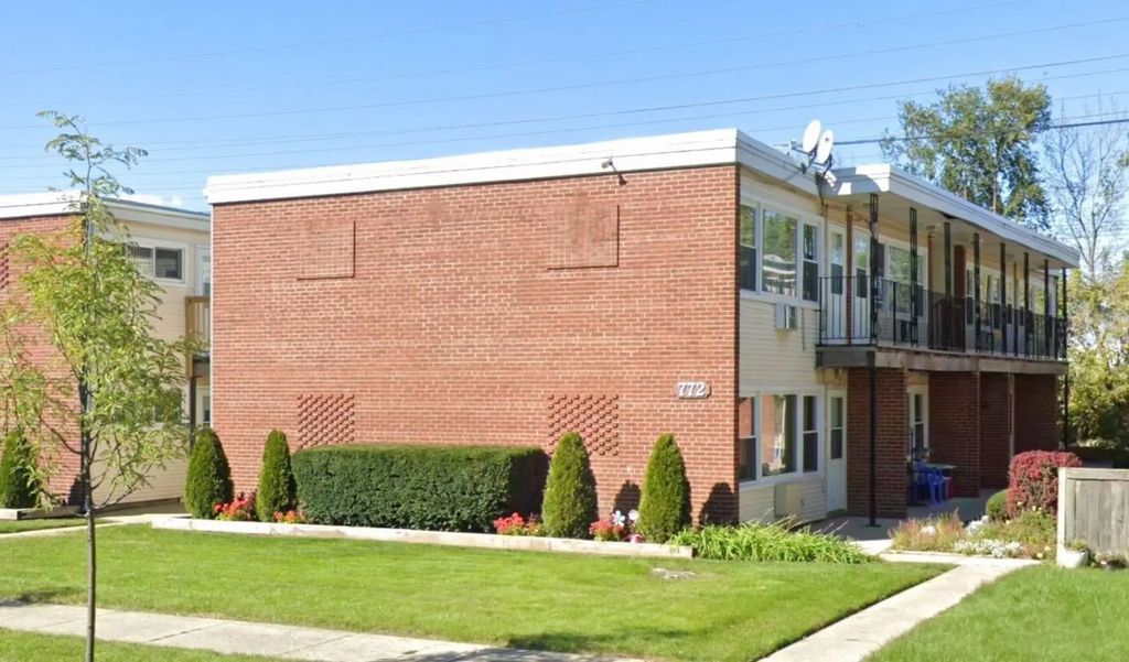 772 E 5th Court A, Des Plaines