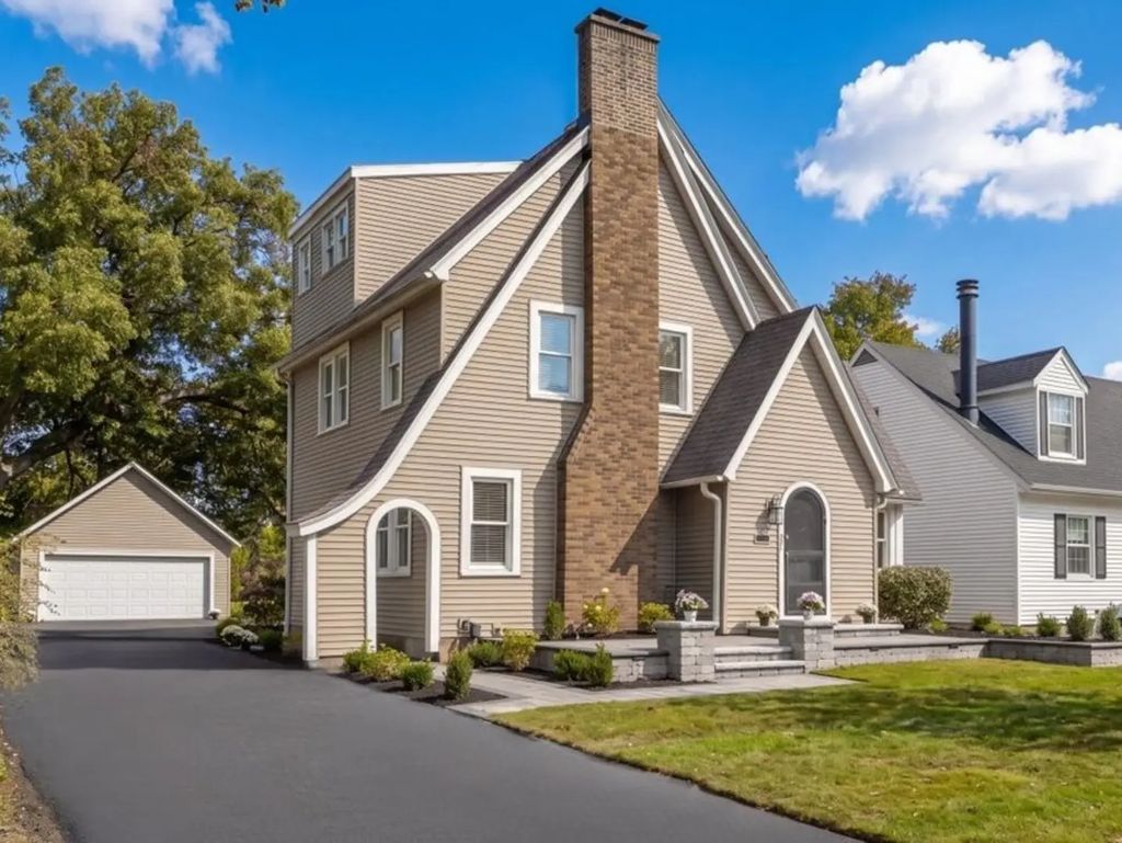 321 Woodward Avenue, Geneva