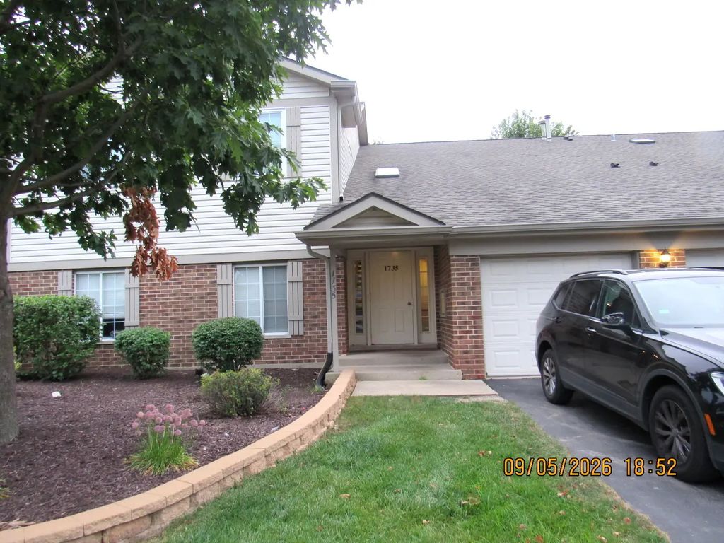 1735 Chesapeake Lane 7, Schaumburg