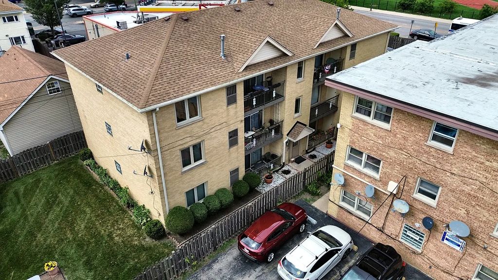 6743 W Irving Park Road 202, Chicago, 60634
