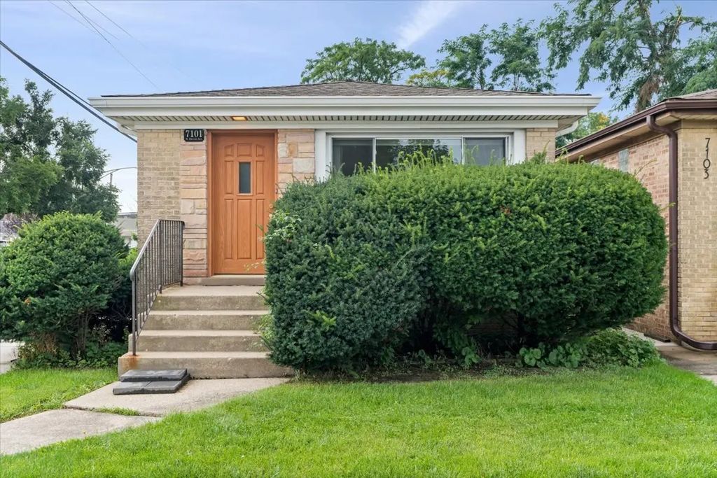 7101 W Devon Avenue, Chicago