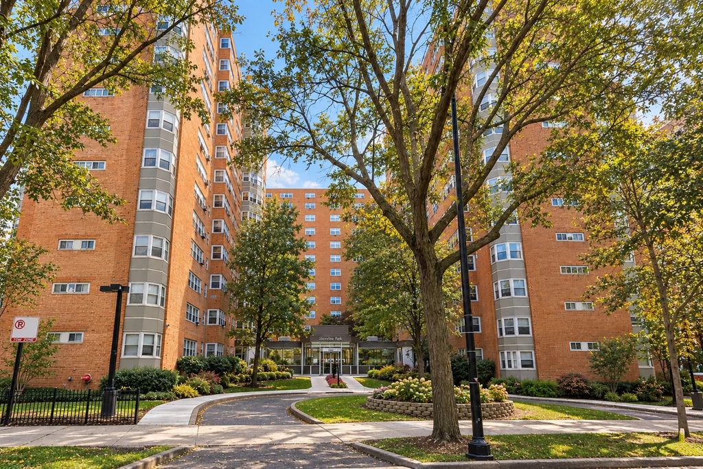 4960 N Marine Drive 217, Chicago