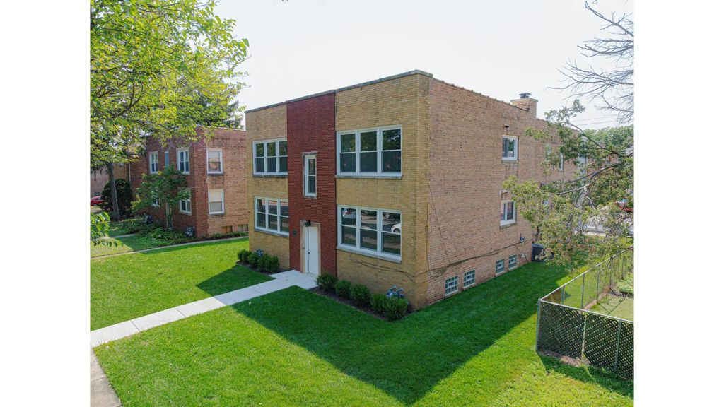 8914 Lamon Avenue, Skokie