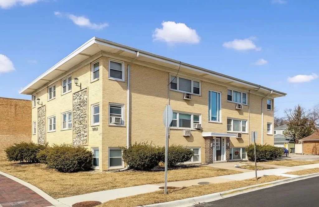 8636 Grand Avenue 3a, River Grove