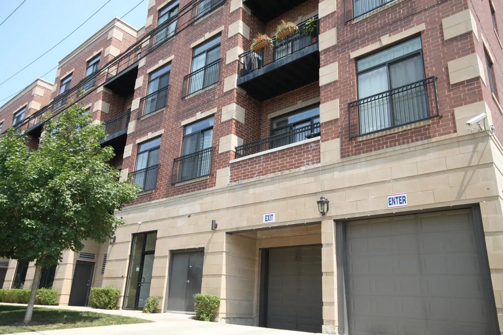 4651 N Greenview Avenue 410, Chicago