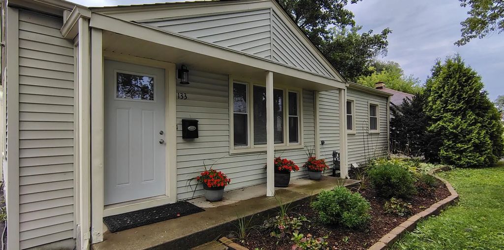 133 S Lincoln Avenue, Mundelein