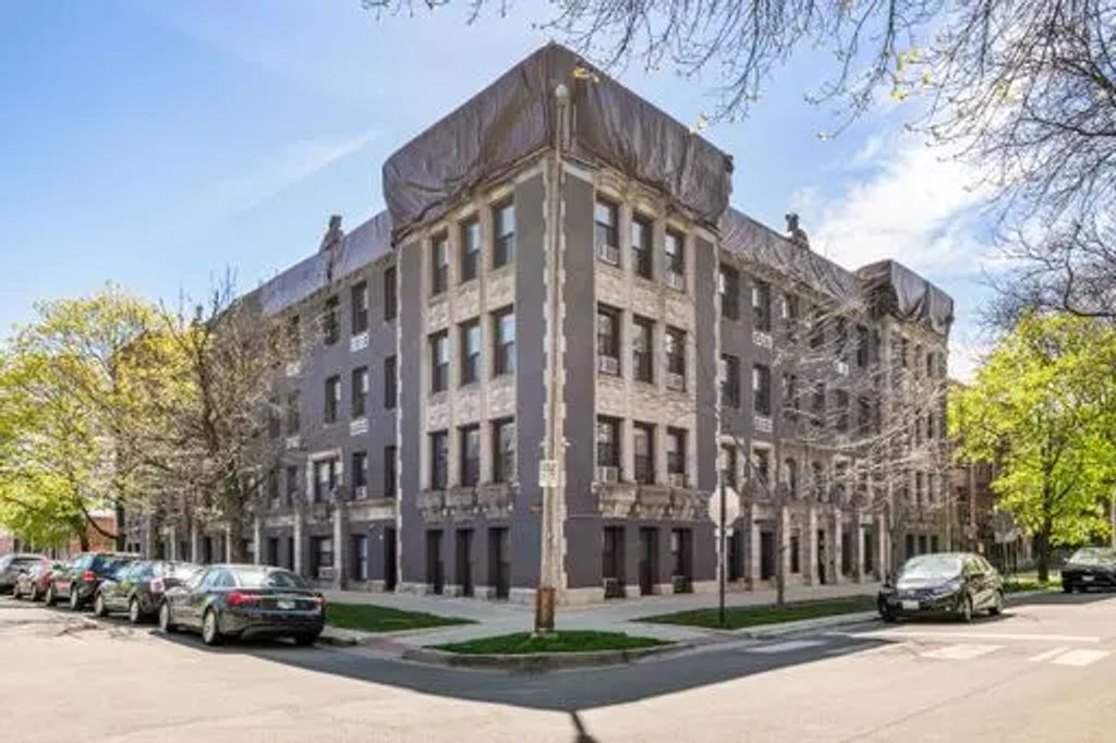 4875 N Magnolia Avenue 403, Chicago