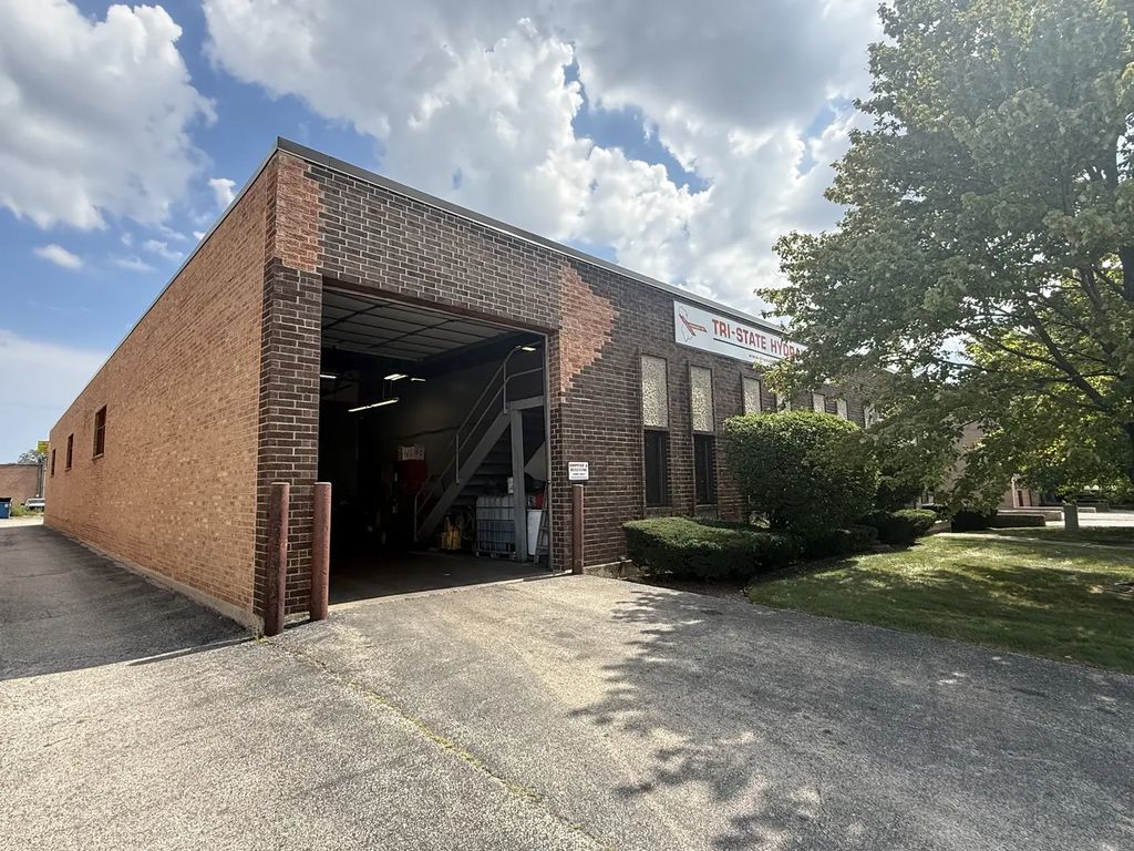 135 Martin Lane, Elk Grove Village