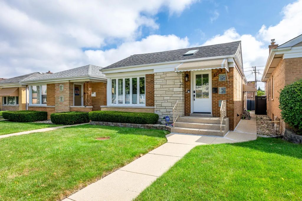 7315 N Oconto Avenue, Chicago