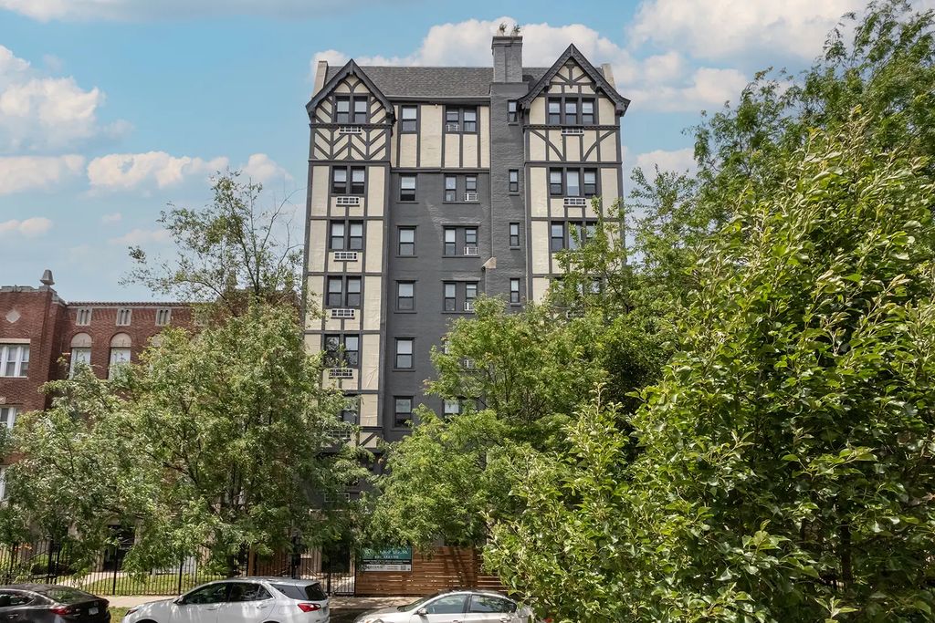 5718 N Winthrop Avenue 104, Chicago, 60660