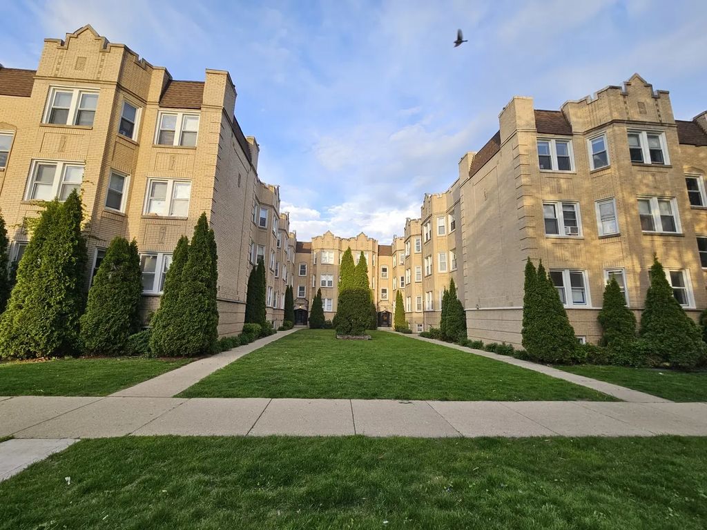 6543 N Francisco Avenue 2b, Chicago