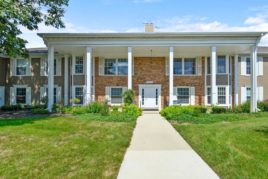 1105 Spring Garden Circle 5, Naperville