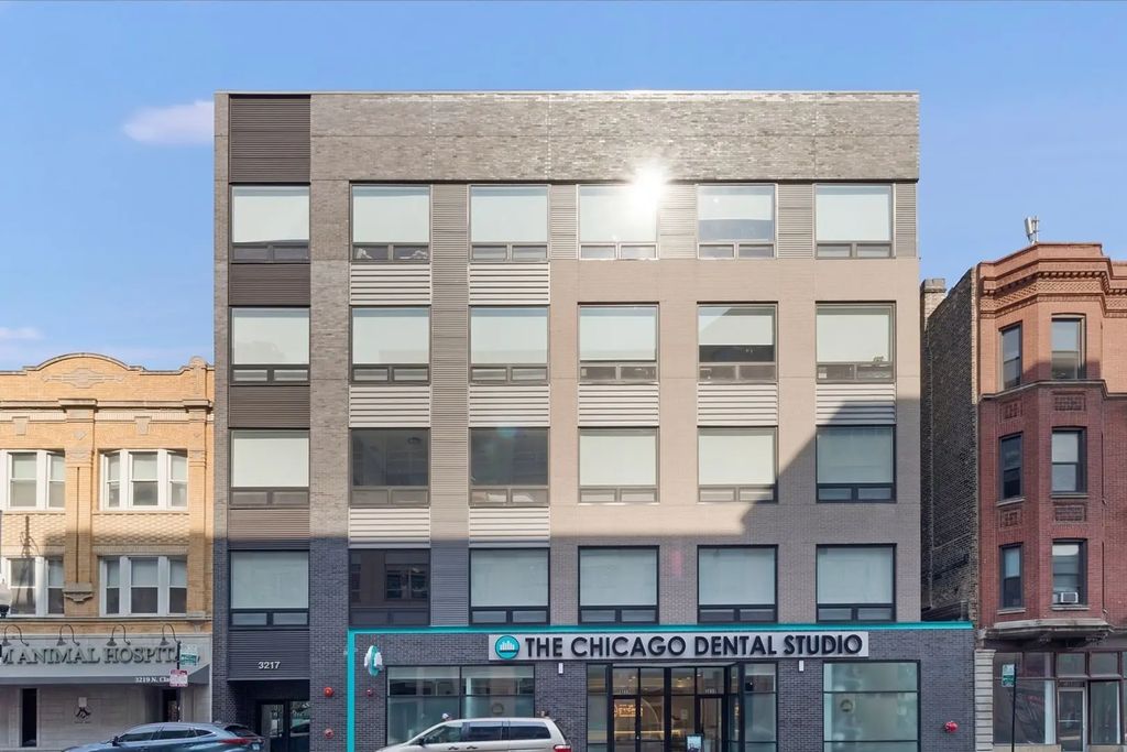 3217 N Clark Street 405, Chicago, 60657