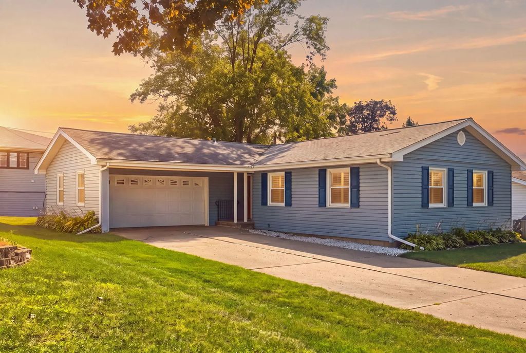 2136 Highland Drive, Sycamore
