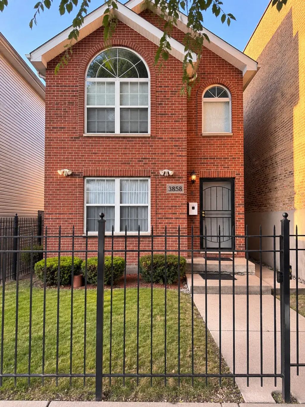 3858 W Grenshaw Street, Chicago