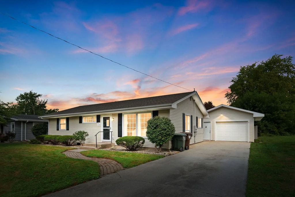 285 Marion Court, Chebanse