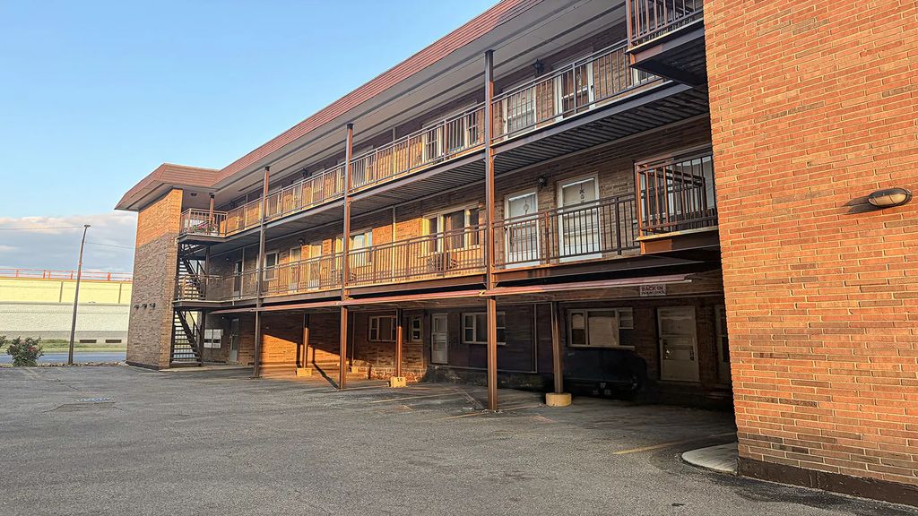 2330 N Harlem Avenue 1e, Elmwood Park